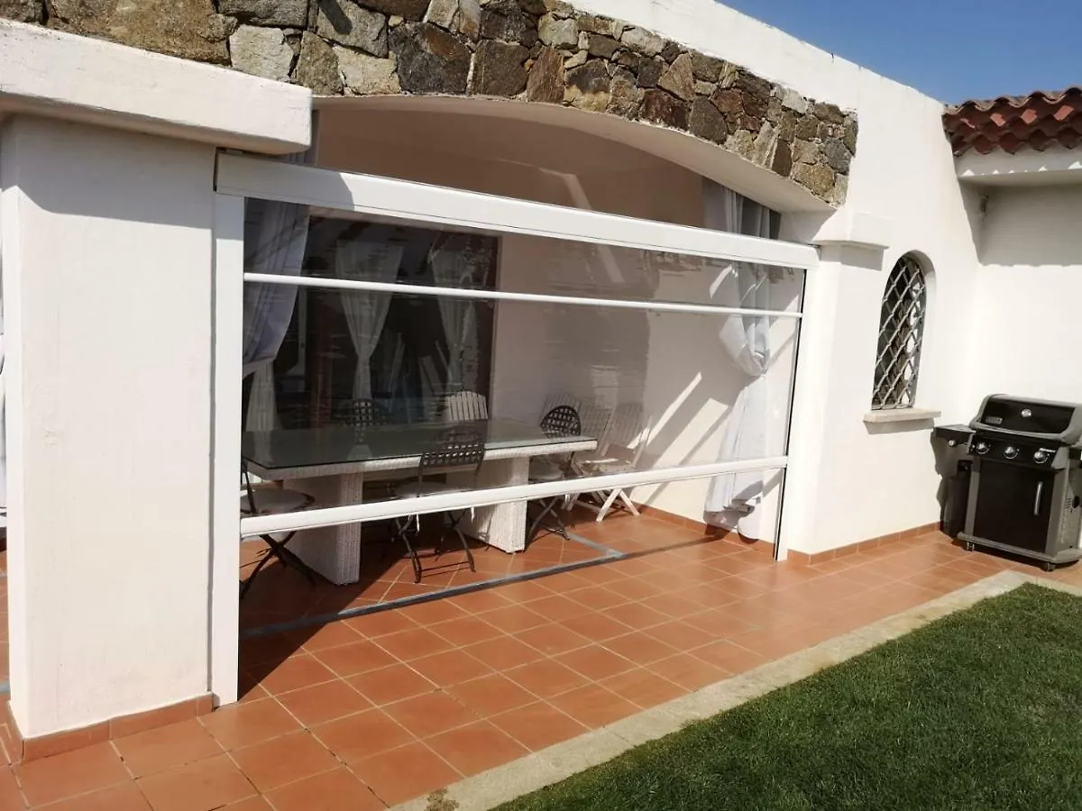 Villa Smeralda Palau 0*,  Itália